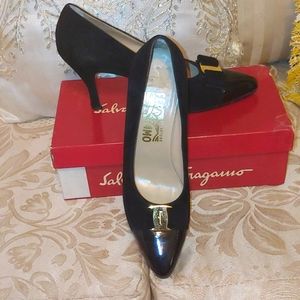 SALVATORE FERRAGAMO LEATHER SIGNATURE BOW HEELS